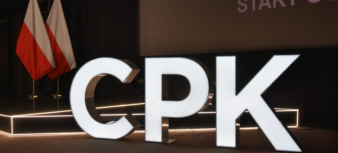 Posłowie PiS zawieszeni przez Jarosława Kaczyńskiego. Chodzi o działkę pod CPK