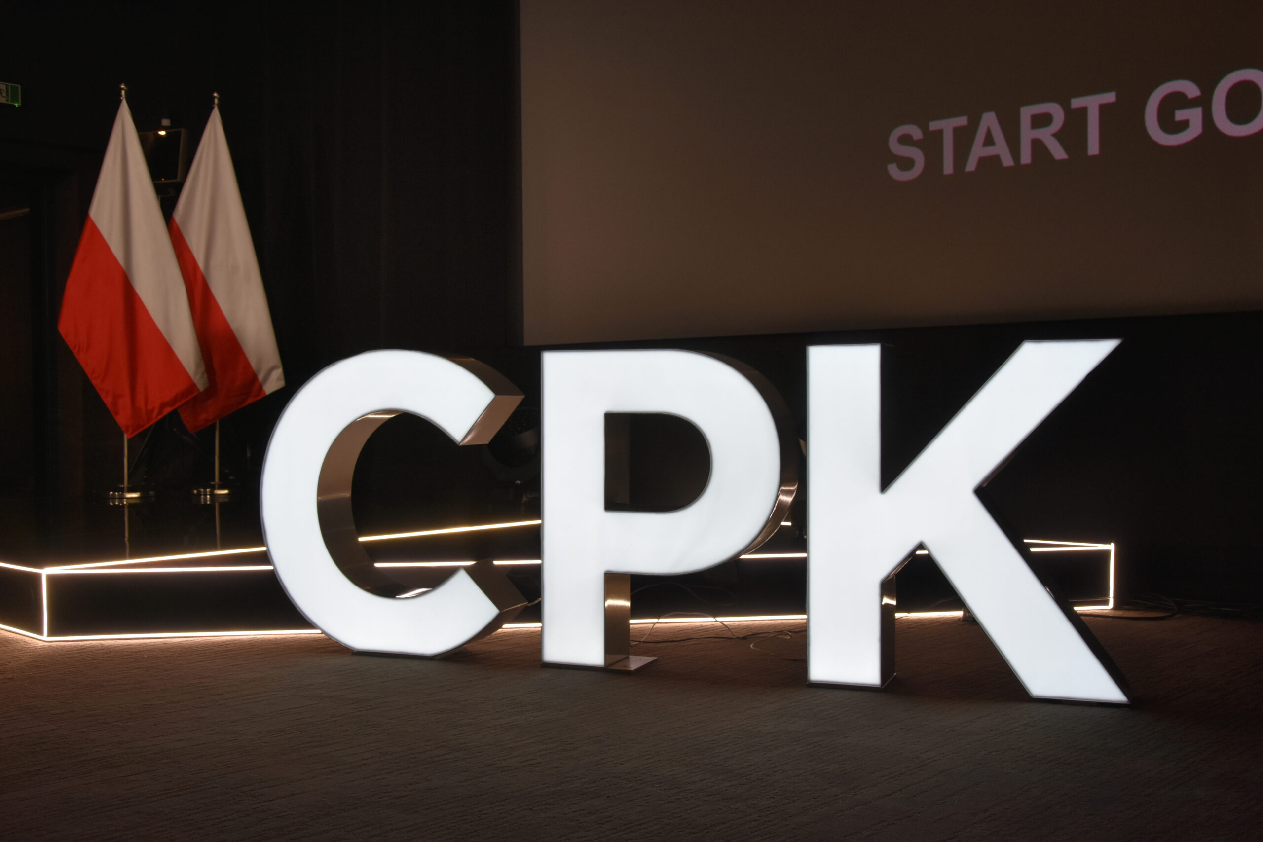 Posłowie PiS zawieszeni przez Jarosława Kaczyńskiego. Chodzi o działkę pod CPK