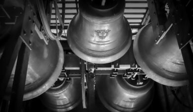 Kłótnia o kościelne dzwony. Atak na tradycję, a może “stres akustyczny”?