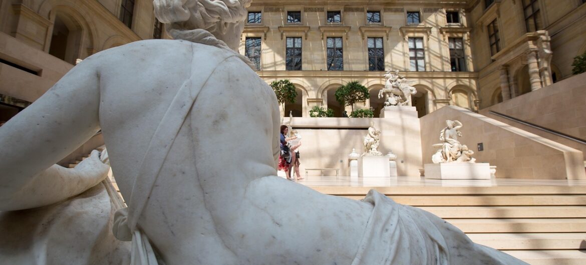 Skok na Luwr. Policja zatrzymała kolejne osoby