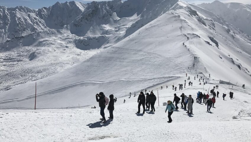 Nieodpowiedzialne “rozrywki” świątecznych urlopowiczów. Proszą się o tragedię
