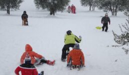 Mróz nie odpuszcza. Setki szkół odwołuje lekcje z powodu niskich temperatur